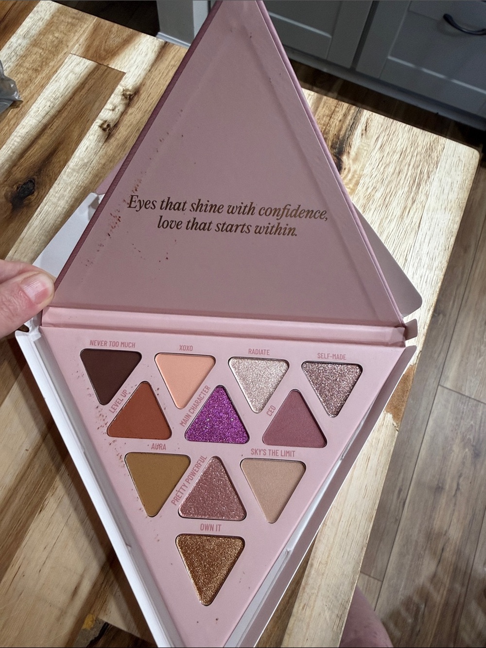 Triangular Pink Eyeshadow Palette — Pink & Purple Mix